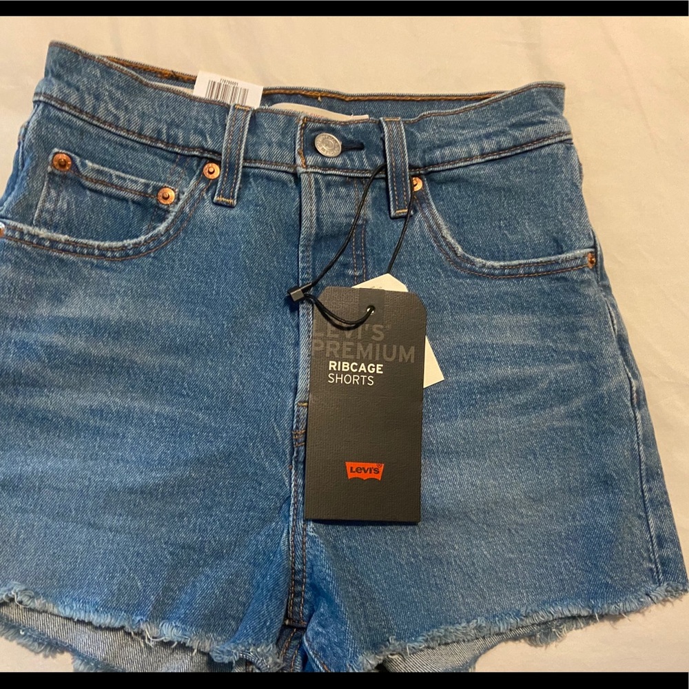 Levi’s brand new with tags ribcage shorts size 25
